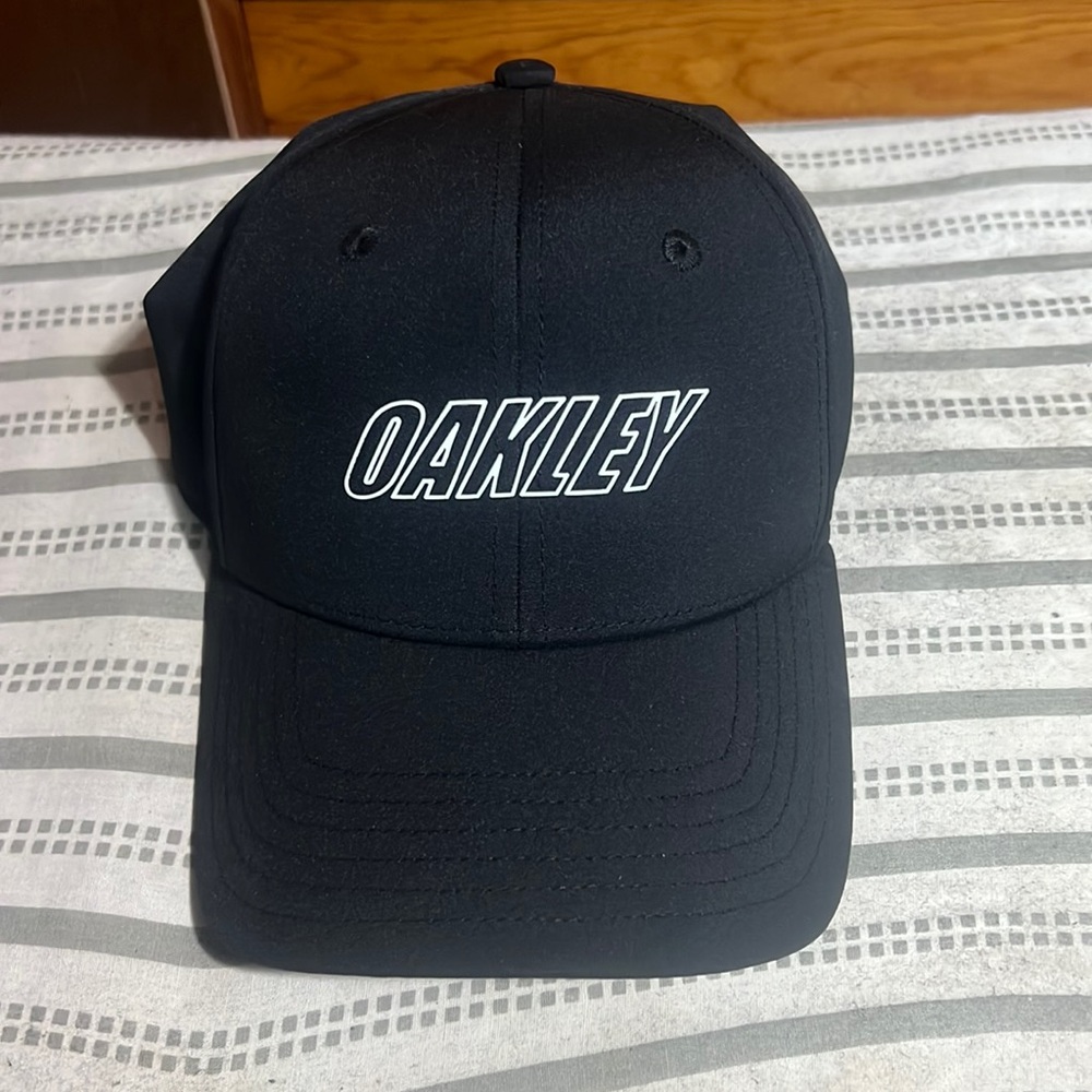 Oakley hat